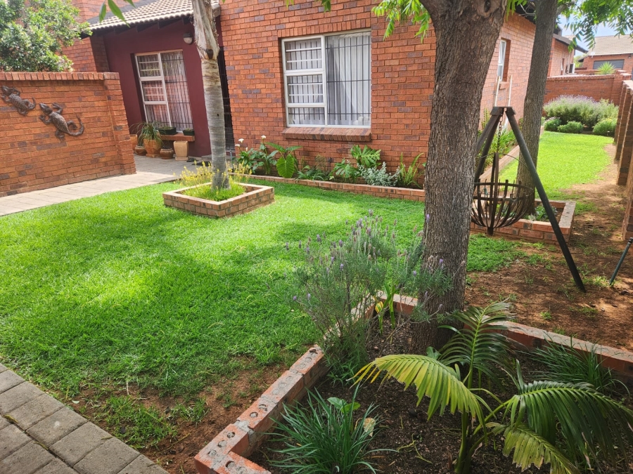 To Let 3 Bedroom Property for Rent in Pentagon Park Free State